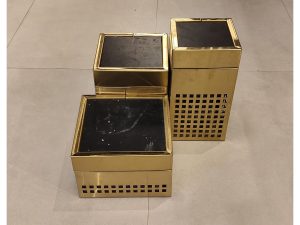 Black 2 Top Gold Sq Box Riser