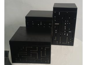 Line Pattern Black 1 Riser