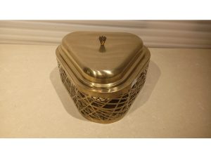 Triangle Lager Cut Stand Dish