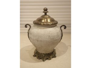 White Pot Display With Lid