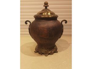 Copper Pot Display With Lid